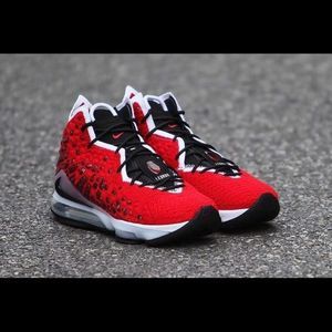 100% Authentic NIke LeBron 17 Air Max Uptempo 2020 Size US 6.5/ UK 6/ EU 39